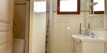 Salle d'eau avec douche italienne / Bathroom with Italian shower