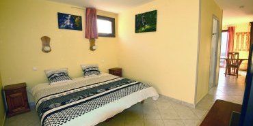 Chambre avec configuration grand lit / Bedroom with a "king size" bed