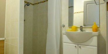 Salle d'eau avec douche italienne / Bathroom with Italian shower