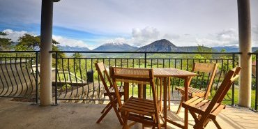 Balcon du studio Colombis, montagnes du lac de Serre-Ponçon / Colombis balcony, Serre Ponçon lake mountains