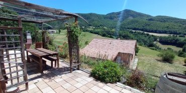 Vue depuis la terrasse sur le mont Serieux