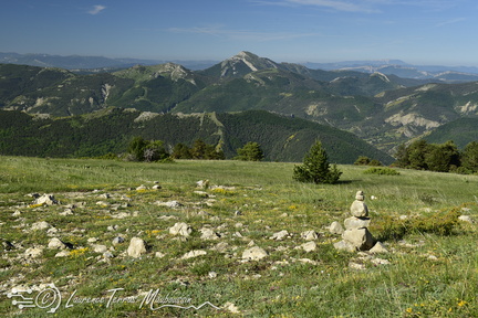 Vue depuis la randonnée panoramique, en boucle sur le plateau de Ceüse, départ depuis le village